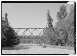 VIDON DE KONTRAŬFLUA ALTECO DE PONTO, RIGARDANTE SUDOKCIDENTON JE 245 GRADOJ - Cispus Valley Bridge, Stringado Cispus Rivero Forest Service Road 2306, Randle, Lewis County, WA HAER LAVO, 21-RAND, 2-2.
tif