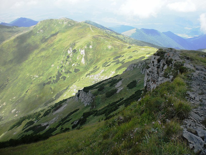 File:V pozadí Pekelník - panoramio.jpg