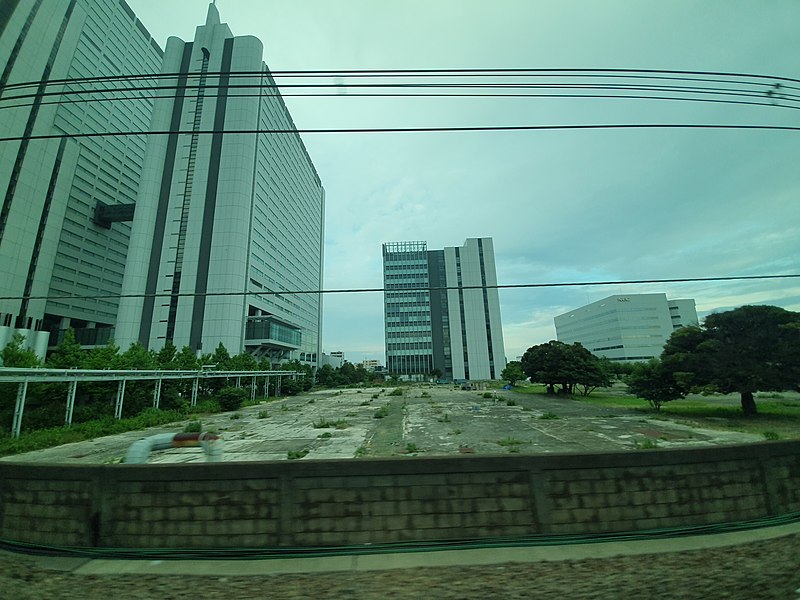 File:Vacant land surrounded by NEC buildings 2.jpg