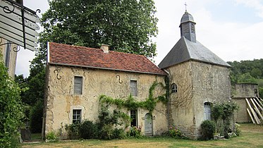 Aile est et chapelle.