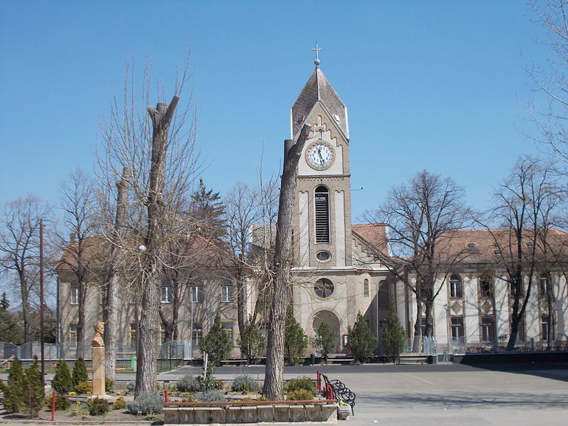 File:Vecses church.JPG