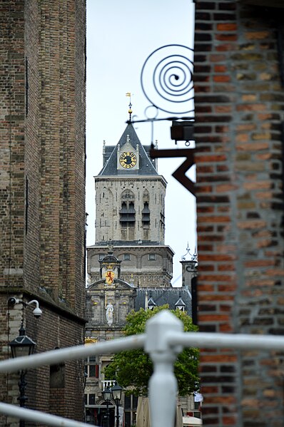 File:View of Delft city hall through Kerkstraat from Vrouwenregt, Delft, 2022.jpg