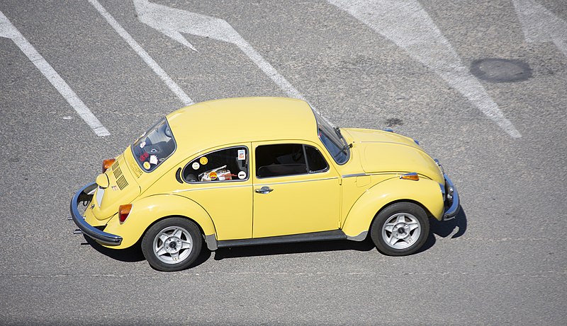 File:Volkswagen Beetle 1303 in Valencia 01.jpg