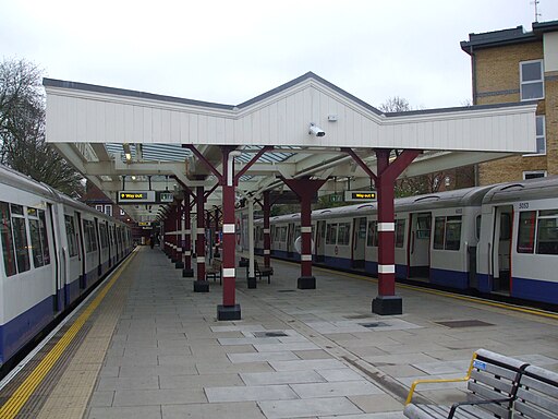 Watford station platform 1 look north