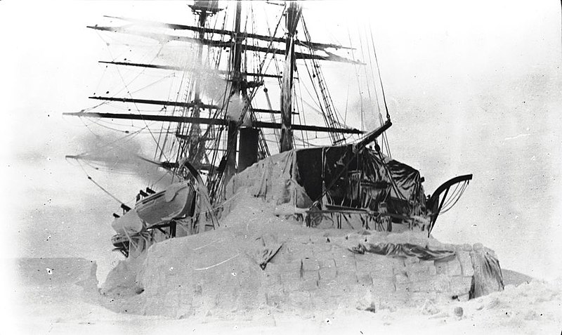 File:Whaler Belvedere stuck in the ice (50711).jpg