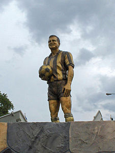 William Mendez monument las americas.jpg