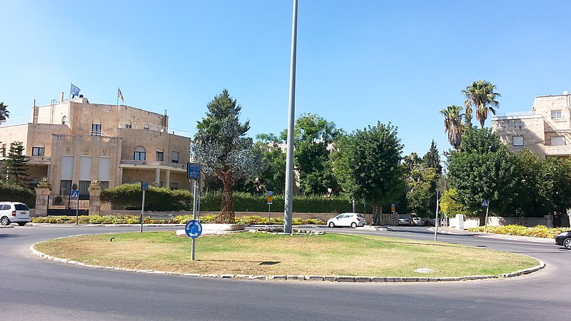 File:Wingate-square.jpg