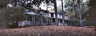 Front view of the Wonderland Hotel in 1993, the year after it closed. WonderlandHotel1.jpg