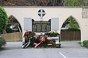 Deutsch: Kriegerdenkmal neben der Kirche Maria Schnee in Wiener Neudorf