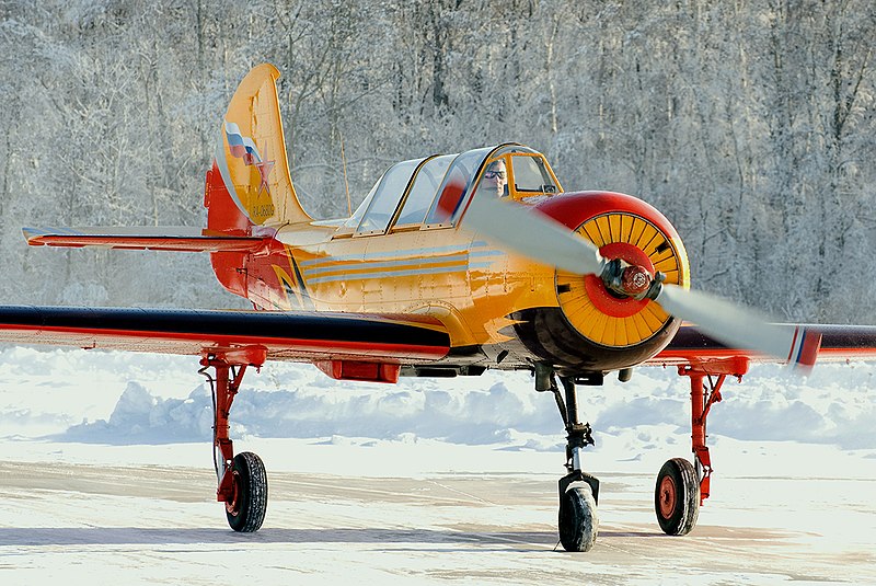 File:Yak-52 RA-0680g (4299123835).jpg