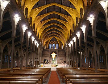 Intérieur de l'église, nef.