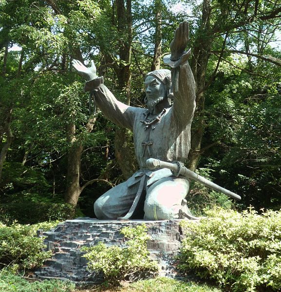 File:Ōkuninushi Bronze Statue.jpg