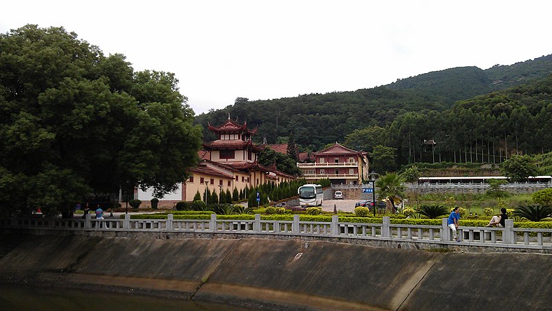 File:隔河看广元寺 - panoramio.jpg