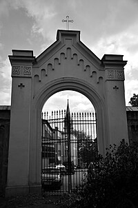 The historic cemetery gate at the entrance to the Bielitz cemetery (2015)