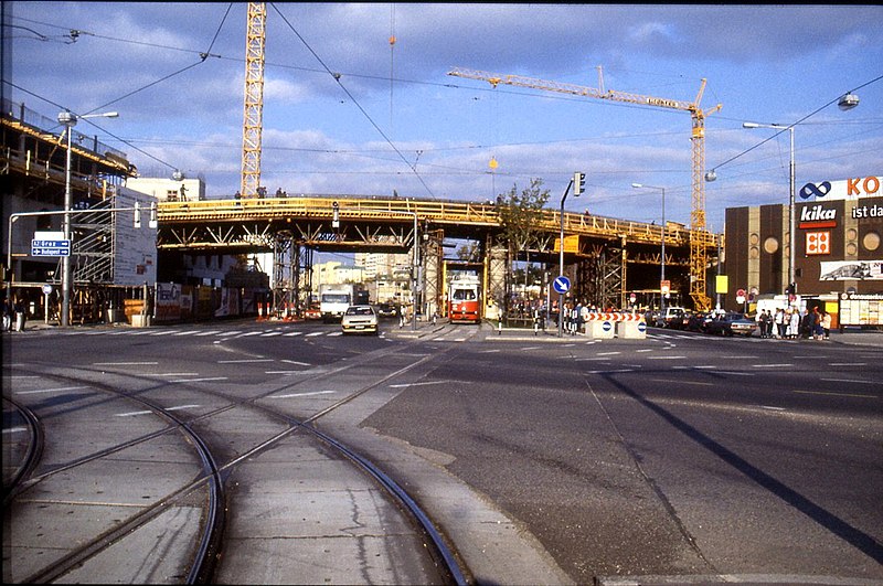 File:139L27161085 Erweiterungsbau für das Donauzentrum, Wagramerstrasse – Siebeckstrasse – Donaustadtstrass.jpg