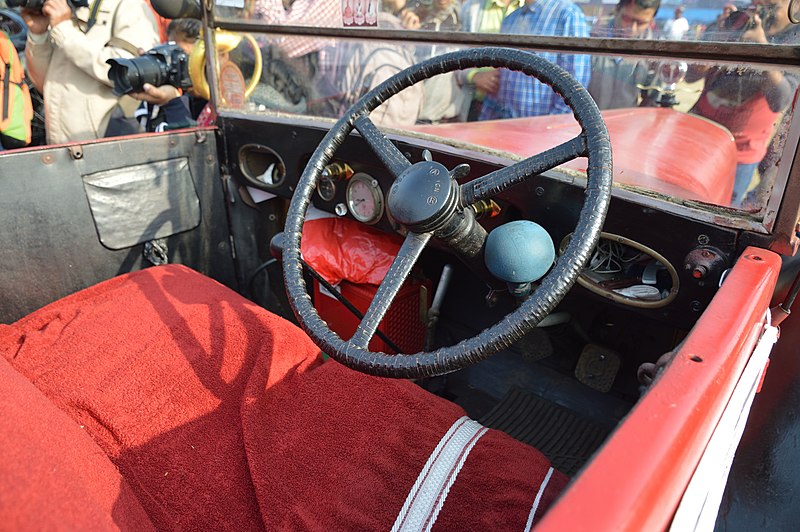 File:1922 Austin Dashboard - 12 hp - 4 cyl - WBB 2497 - Kolkata 2018-01-28 0742.JPG