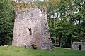 Turmruine, Wallgraben, Mauerreste des Mittegutes