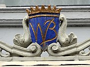 De initialen WB (Van der Want/Barras) op het pand aan de Oosthaven 37, waar Regina gevestigd was