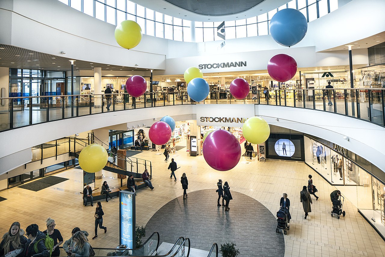 File:2015 in Jumbo Shopping Mall in Vantaa, Finland.jpg - Wikimedia Commons