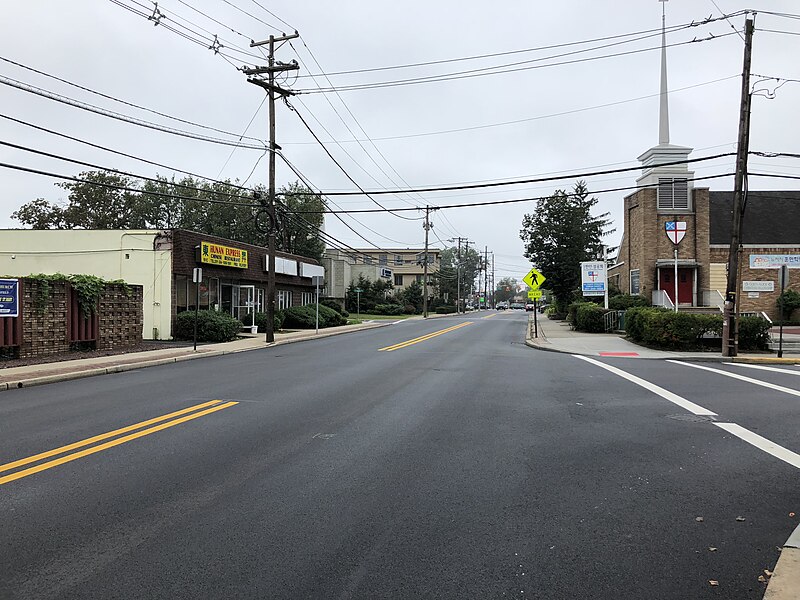 File:2018-09-12 11 31 58 View south along Bergen County Route 39 (Washington Avenue) at Central Avenue in Bergenfield, Bergen County, New Jersey.jpg