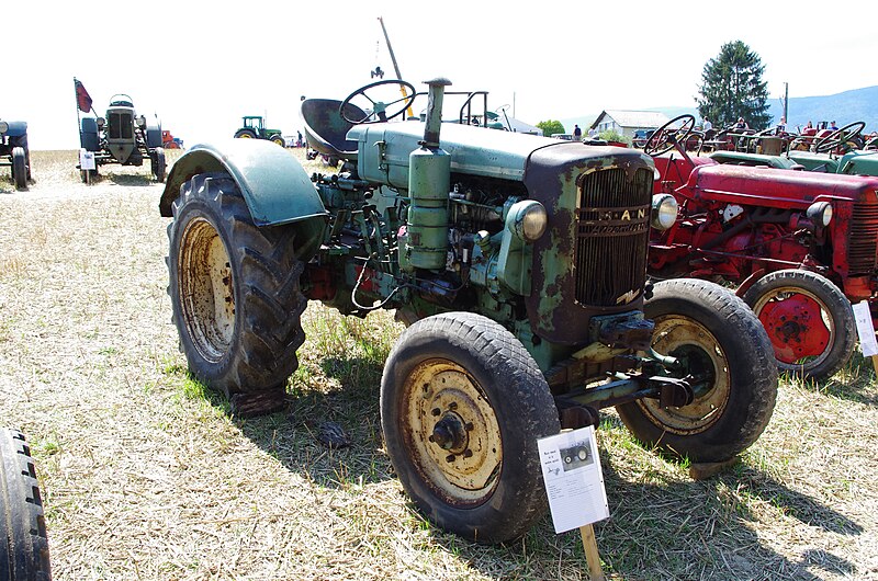 File:3ème Salon des tracteurs anciens - Moulin de Chiblins - 18082013 - Tracteur MAN - droite.jpg