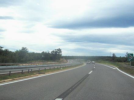 Much of the route has lay-bys instead of emergency lanes