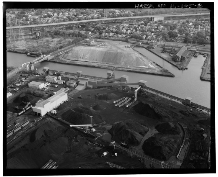 File:AERIAL VIEW, LOOKING NE ACROSS CALUMET RIVER TOWARD SKYWAY BRIDGE APPROACH VIADUCT. 110TH STREET BRIDGE TOWARD UPPER LEFT OF FRAME. - Chicago Skyway Toll Bridge, I-90, for 7.8 HAER ILL, 16-CHIG, 138-8.tif