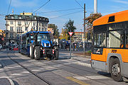 La vettura 14 del sistema di Padova trainata dal mezzo di soccorso 57 dopo il deragliamento del 29 ottobre 2007 avvenuto al capolinea Stazione FS.