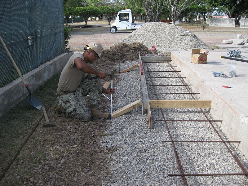 File:A Seabee prepares concrete formwork in Honduras..jpg