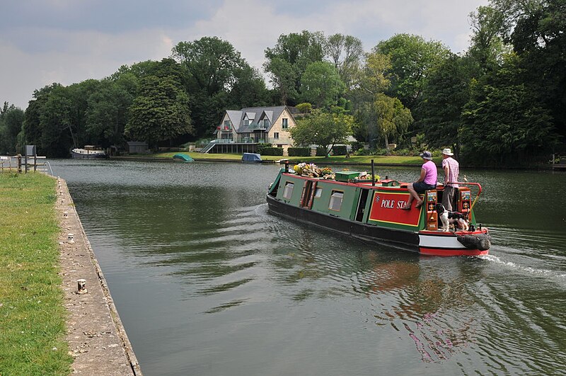 File:A narrowboat leaves Cleeve Lock - geograph.org.uk - 2490680.jpg