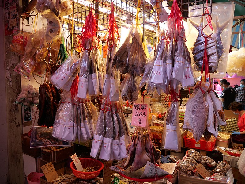 File:A salted fishes and some seafood in the food store at Kwun Tong.jpg