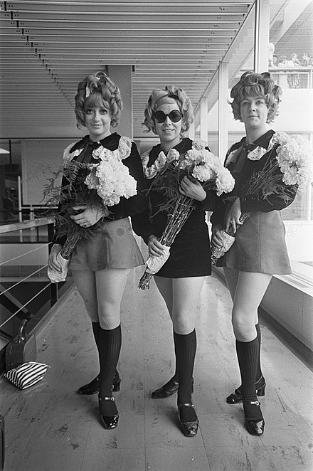 The English girl band the Paper Dolls at Schiphol Airport in 1968