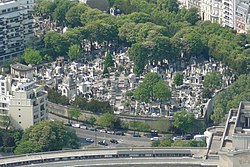 Aerial view of Cimetière de Passy.jpg