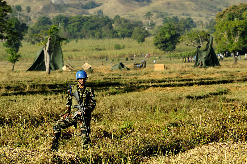 800px-Aid_airdrop_over_Mirebalais_2010-0