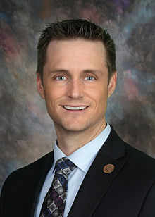 Официальное фото профиля Эндрю Шервуда в законодательном органе 2015.jpg