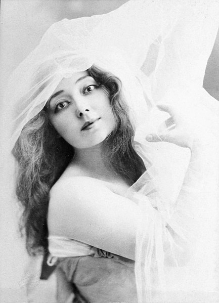 File:Anna Held, by Léopold-Émile Reutlinger, ca. 1908.jpg