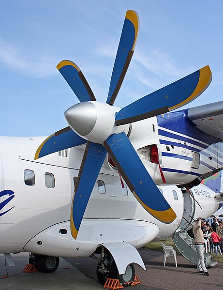 File:Antonov An-140-100. Propeller.jpg