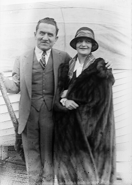 File:ArchieSelwyn and wife LC.jpg