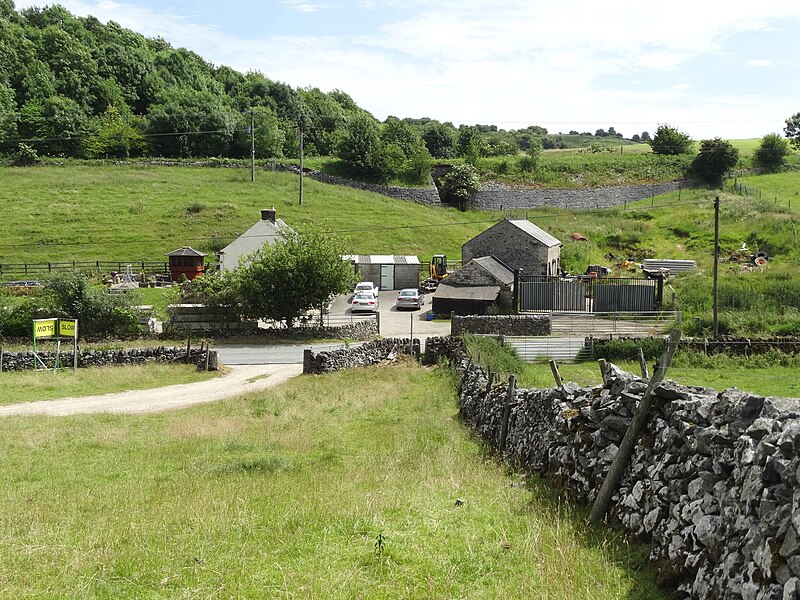 File:Arm Lees Farm - geograph.org.uk - 4563290.jpg