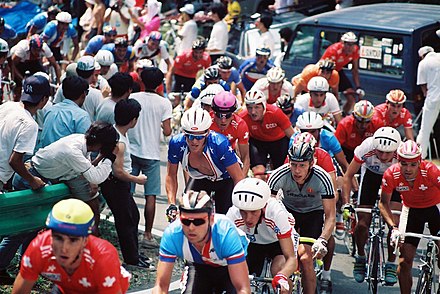 Armstrong (center left) during the amateur race at the 1990 UCI Road World Championships