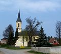 Kirche mit Ausstattung und Kirchhof mit wenigen Grabmalen, Einfriedungsmauer und Kirchhofstor