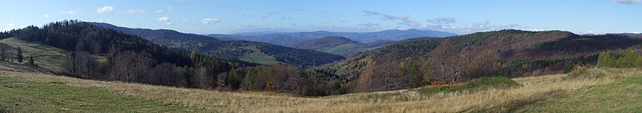 Panorama z polany jesienią