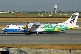 HS-PGL, l'appareil impliqué dans l'accident, ici photographié à l'aéroport de Bangkok-Suvarnabhumi cinq mois avant l'accident.