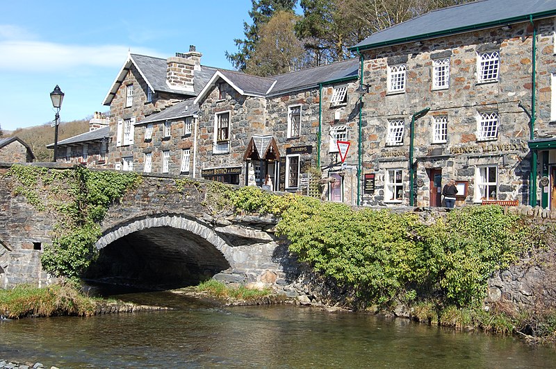 File:Beddgelert , Bridge over the Afon Colwyn - geograph.org.uk - 1710931.jpg