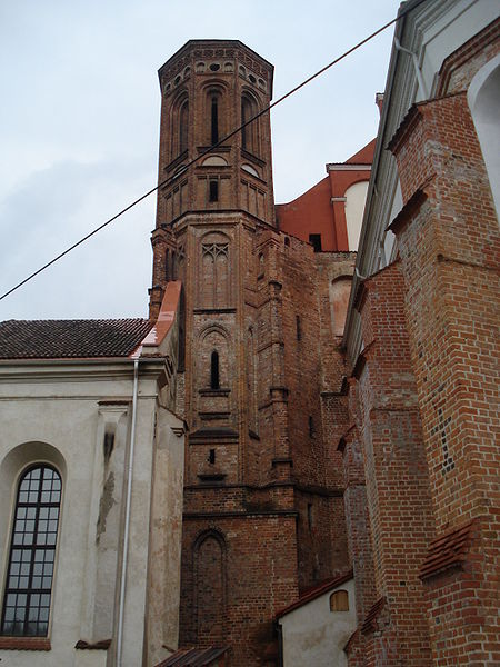 File:Bernardin Tower in Vilnius.jpg