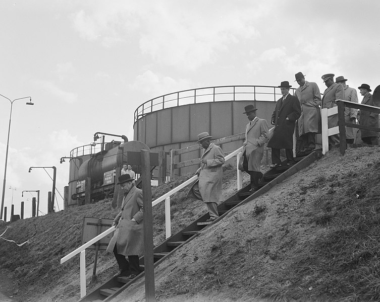 File:Bezoek President van Liberia aan de Hoogovens te IJmuiden, Bestanddeelnr 908-0975.jpg