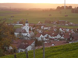 Bidingen při pohledu z východu