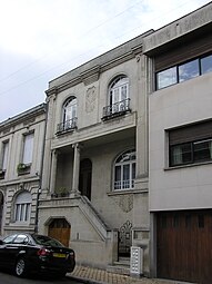 Art Deco reinterpretations of the Ionic column and pilaster of an unidentified house in the Quartier Lescure, Bordeaux, France, unknown architect, c.1925