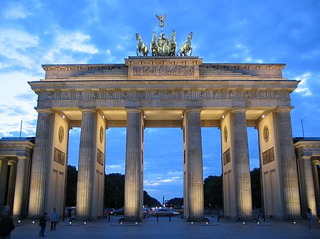 Tập_tin:Brandenburger_Tor_Blaue_Stunde.jpg