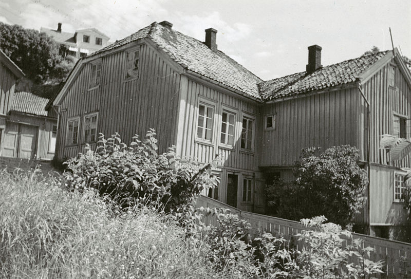 File:Bratsbergsgate 2, Telemark - Riksantikvaren-T161 01 0261.jpg